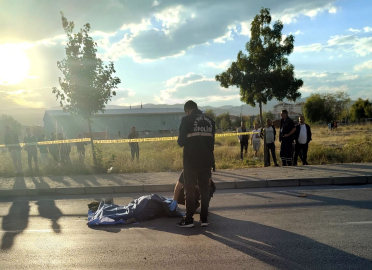 Afyonkarahisar’da TIR’la çarpışan motosikletteki 2 kişi öldü