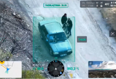 Uygulamayı fark edince arkadaşı ile yer değiştiren ehliyetsiz sürücü dron kamerasında