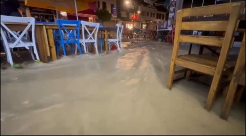 İzmir'de sağanak etkili oluyor; en çok yağışı Dikili aldı (4)