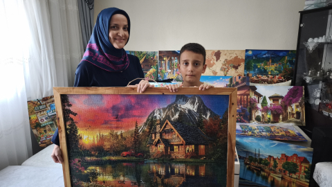 Bin ve 2 bin parçalık 30 puzzle tamamlayan Ahmet Hamza’nın hedefi sergi açmak