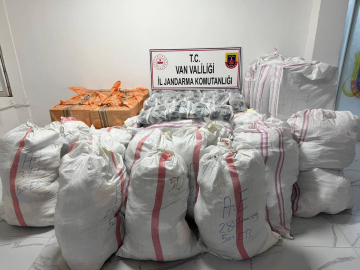 Başkale'de 1 milyon 630 bin liralık kaçak eşya ele geçirildi