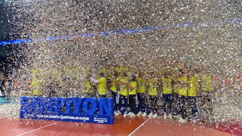 Fenerbahçe Medicana şampiyonluk kupasını aldı / Video eklendi