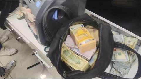 İstanbul - Fatih'te pos cihazıyla hayali işlemle elde edilen parayı aklayan 33 kişi tutuklandı