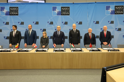 Bakan Güler, NATO Savunma Bakanları ile aile fotoğrafı çekimi ve imza törenine katıldı / Ek bilgi ve fotoğrafla