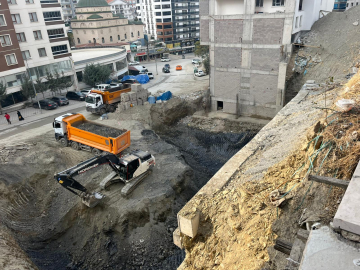 Ankara’da inşaat kazısında toprak kaydı, yanındaki 17 katlı bina tahliye edildi