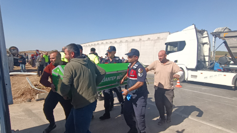Gaziantep- Otomobil ile kamyonet çarpıştı: 1 ölü, 1 yaralı /Video eklendi