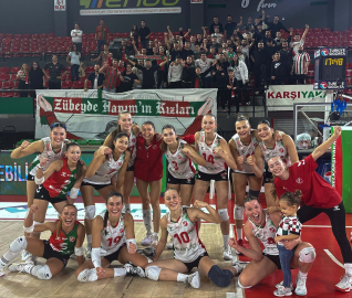 Karşıyaka filede VakıfBank önünde