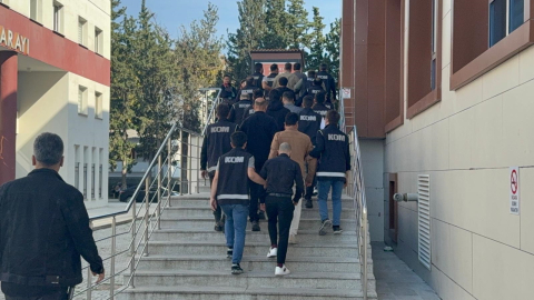 Yalova İl Göç İdaresi Müdürlüğü'ne 'rüşvet' operasyonunda 9 şüpheli adliyede (2)