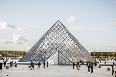 Louvre Müzesi yeniden ziyarete açıldı