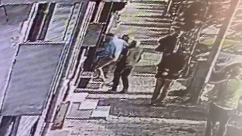 İstanbul - Sultangazi’de esnafın malzeme tartışması kavgaya dönüştü; silahla basıp darbettiler