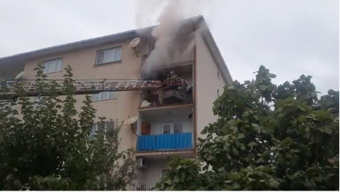 Kastamonu'da balkona bırakılan köz nedeniyle çıkan yangın söndürüldü