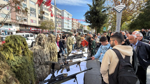 Tekirdağ - Cumhuriyet Bayramı kutlamaları kapsamında komandoların silah sergisine yoğun ilgi /Video eklendi