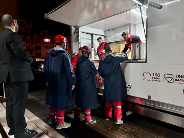 Türk Kızılay Sındırgı depremi sonrası harekete geçti