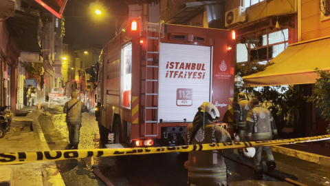İstanbul - Beyoğlu'nda kız isteme töreninde atılan havai fişek evi yaktı: 8 yaralı / Geniş haber - Ek görüntü