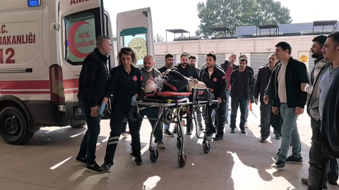 Üzerine inşaat iskelesi devrilen işçi ağır yaralandı