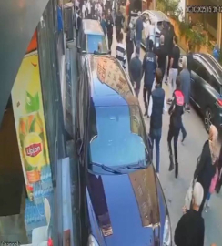 İstanbul - Sultangazi'de sözlü taciz ettiği iddiası; çevredekiler tarafından darbedildi