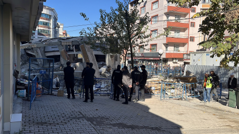 Kocaeli - Gebze'de çöken binanın enkazı savcıların incelemesi sonrası kaldırılacak (2) / Video eklendi