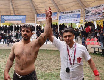 102'nci Uluslararası Cumhuriyet Karakucak Güreşleri’nde Başpehlivan Mustafa Sessiz oldu