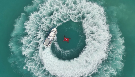 Denizde Türk bayrağı açarak Cumhuriyet Bayramı'nı kutladılar