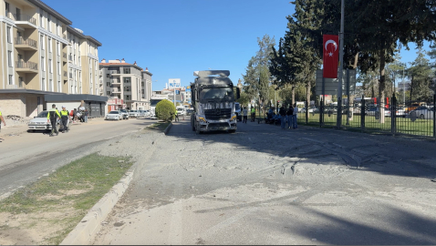 Adıyaman’da hafriyat TIR'ının dorsesindeki beton, yola döküldü