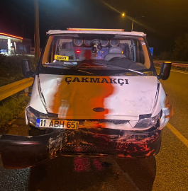 Çekici, hafif ticari araca çarptı; 1 ölü, 4 yaralı