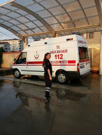 Kamyonetin yaya geçidinde çarptığı sağlık personeli kurtarılamadı