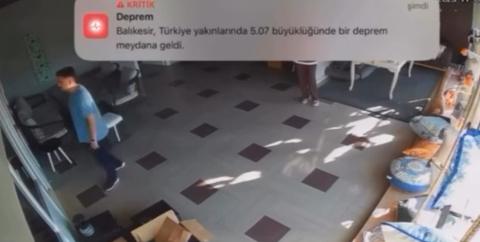 Balıkesir'de 4.9 büyüklüğünde deprem (2) / Ek video