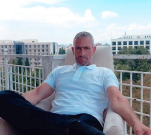 Cinayetin ardından elindeki kanı çimlere silmiş