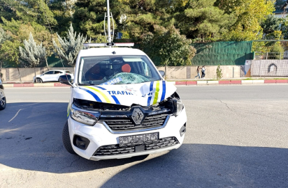 Polis otosunun çarptığı kadın, ağır yaralandı