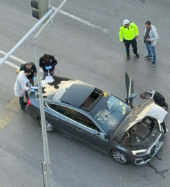 Motosikletli saldırgan, husumetlisini otomobille giderken tabancayla yaraladı
