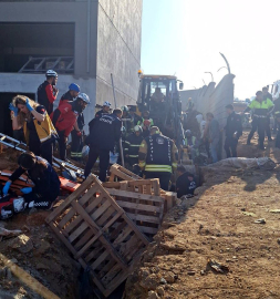 Toprak altında kalan işçi, yaralı kurtarıldı