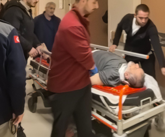 Ağaç budamak için çıktığı merdivenden düşüp ağır yaralandı