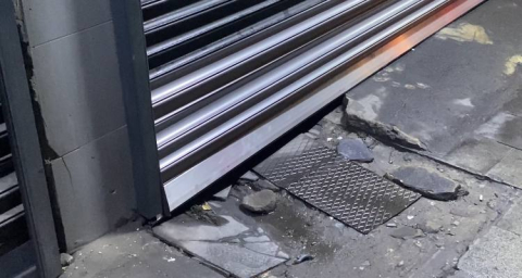 İstanbul- Gaziosmanpaşa'da iş yerine el yapımı patlayıcı ile saldırı kamerada