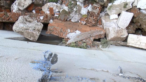 İstanbul - Arnavutköy'de istinat duvarı yıkıldı; 2 bina tahliye edildi - 3 / Havadan görüntülerle