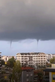 Antalya'da denizde hortumlar oluştu /Video eklendi