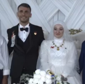 Gaziantep’teki düğünde silah karşıtı pankart açtılar / Ek fotoğraf