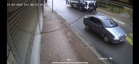 Belediye işçisinin çöp kamyonunun altında kalıp öldüğü kaza kamerada