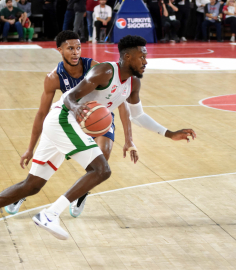 Karşıyaka'da Moore takımdan ayrıldı