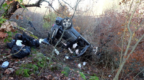 Kaçak göçmenleri taşıyan otomobil, devrildi: 8 yaralı