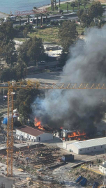 İzmir'de inşaat şantiyesinde yangın; alevler 2 otomobile sıçradı