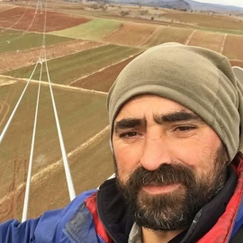 Akıma kapılan iki işçiden biri öldü, diğeri yaralandı