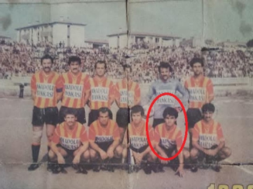 6 yıl profesyonel futbol oynadığı takımın maçlarına ev sahipliği yapan stadyumda köfte ekmek satıyor/Ek fotoğraflar