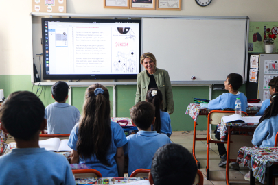 Meslekte 27'nci yılını dolduran Kader öğretmen: Vitrin camlarına bakıp, kendimi motive ederdim