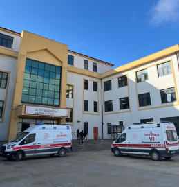 'Öğretmenler Günü'nde evden getirilen yemekleri yiyen 5 lise öğrencisi zehirlenme şüphesiyle hastaneye kaldırıldı