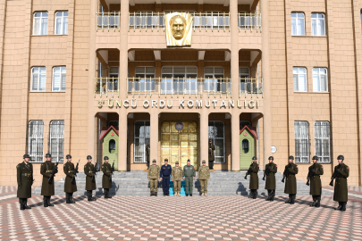 Genelkurmay Başkanı Bayraktaroğlu, 3’üncü Ordu Komutanlığını ziyaret etti