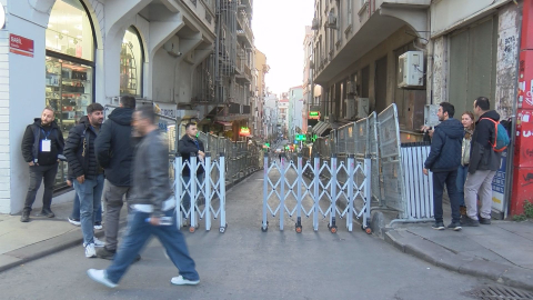 İstanbul - Papa 14. Leo'nun ziyareti öncesi Saint Esprit Katedrali'nin çevresinde güvenlik önlemi