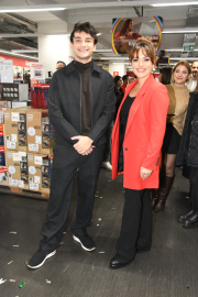 MediaMarkt’ın ‘Rengarenk Şahane Cuma’sını  Ezgi Mola ve Berk Keklik başlattı