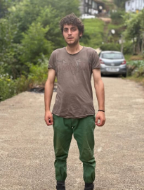 Rize'de yolun karşısına geçerken otomobilin çarptığı yaya öldü