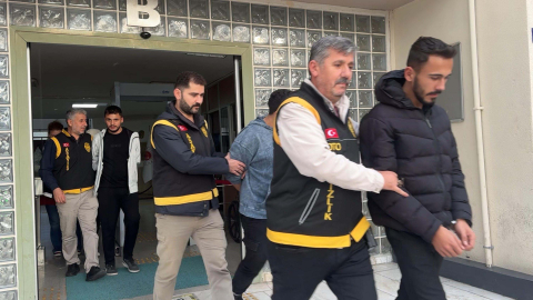 Aydın merkezli 3 ilde otomobil satışı dolandırıcılığı: 7 tutuklama (2)