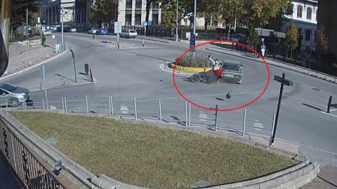 Otomobille çarpışan motosikletin sürücüsü yaralandı